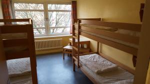 a room with two bunk beds and a window at Jugendherberge-Berlin-International in Berlin