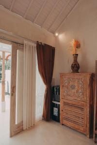 a room with a vase on top of a dresser at Romantic private villas Buvillas nusa penida in Nusa Penida