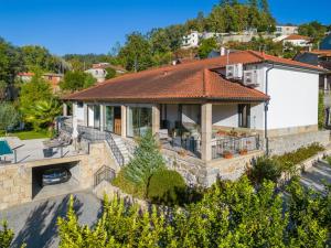 an aerial view of a house at Casa das Letras - Turismo rural in Ponte da Barca