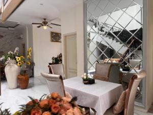 a dining room with a table and a mirror at RBD Guest House in Ungaran