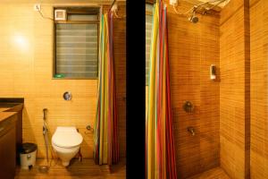 Ett badrum på Lavasa Holiday Home (Lakeview)