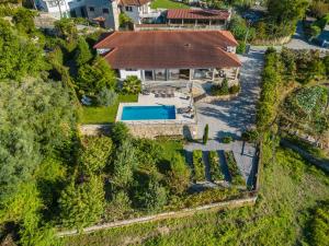 an aerial view of a house with a swimming pool at Casa das Letras - Turismo rural in Ponte da Barca