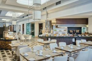 a restaurant with tables and chairs and a bar at Bogotá Marriott Hotel in Bogotá