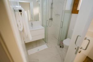 Koupelna v ubytování Elya Beach Luxury Suites