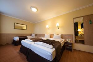 Postel nebo postele na pokoji v ubytování Hotel Royal