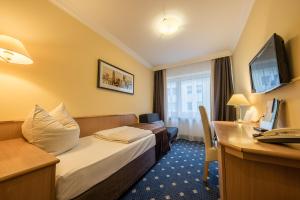 Postel nebo postele na pokoji v ubytování Hotel Royal