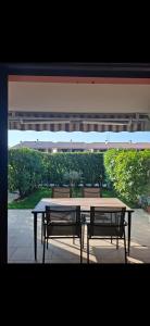 a table and two benches in a patio at Gg Home in Sirmione