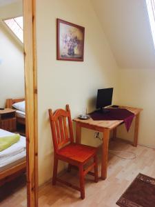 Gallery image of K&eacute;k Lag&uacute;na Panzi&oacute; in Dombr&aacute;d