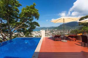 Bazén v ubytování Sunset Bay View Phuket nebo v jeho okolí