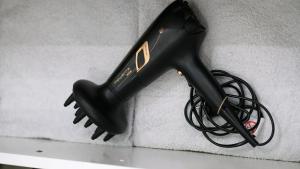 a black hair dryer sitting on top of a towel at Cocon cosy hyper-centre idéal 4 personnes in Tours