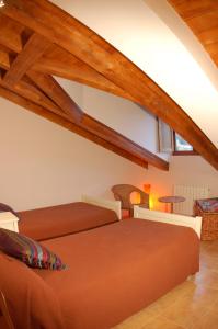 En eller flere senge i et værelse på Casa Rural El Esquilador