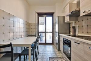 a kitchen with a table and chairs in a room at Easy Downtown Inn in Marghera