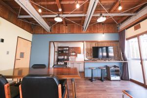 a room with a table and chairs and a kitchen at アブラサカスペース in Nara +28 photos