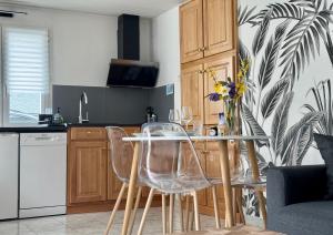 a kitchen with a table and chairs in a kitchen at T2 Cosy in Mende