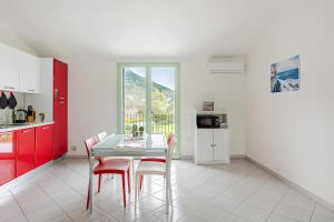 a kitchen with a table and chairs and a window at Sunset Apartment 2Bedr Sunset View Parking in Bosa