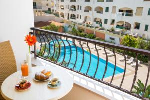 Kolam renang di atau dekat dengan Forte Hotel