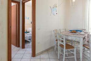 a dining room with a table and chairs and a mirror at Villetta Tina in Vada
