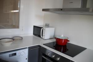 A kitchen or kitchenette at Apoteka apartaments