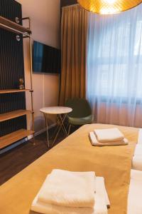 a room with a bed with two towels on it at Cityloft Erfurt in Erfurt