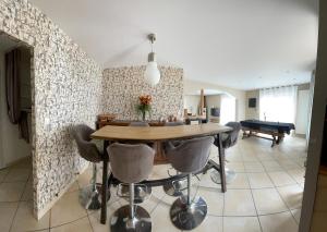 a dining room with a table and some chairs at Maison familiale in Bidart