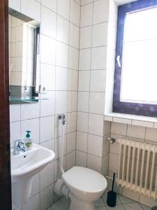 a bathroom with a toilet and a sink at Xantenglück in Xanten +8 photos
