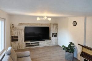 a living room with a large flat screen tv at Gemütliches Haus für Familien bis zu 7 Personen mit Parkplatz und ruhiger Lage in Selzthal