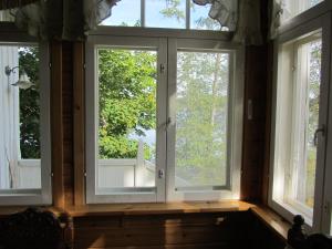 a window in a room with three windows at Willa Tapala in Matildedal