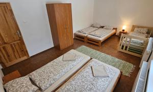an overhead view of a room with two beds at Chata Lipa in Trstená