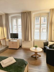 a living room with a couch and a tv at Weingut Caspari, Familie Eggert in Traben-Trarbach