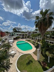an image of a swimming pool at a resort at Departamentos Naa'y in Valladolid