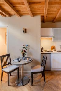 a small table with two chairs and a kitchen at La parenthèse lilloise in Lille