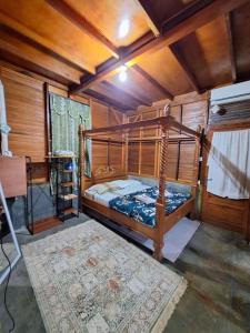 a bedroom with a bunk bed in a room at Palanta Roemah Kajoe Syariah Villa in Kampungdurian