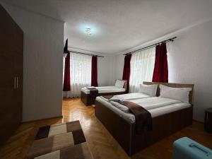 a bedroom with a bed and a chair in it at Casa Mary in Haţeg