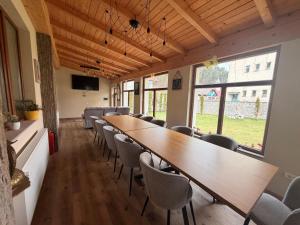 a conference room with a long table and chairs at Relax88 in Bran