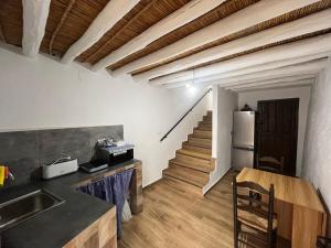 a kitchen with a sink and a refrigerator at Casa Jardin in Lobras