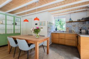 a kitchen with a wooden table and chairs at Vakantiepark De Kremmer in Gasselte