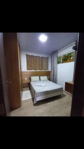 a bedroom with a bed and a window in it at Piaça House - Piaçaguera -Pr in Paranaguá