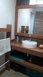 a bathroom with a sink and a large mirror at Piaça House - Piaçaguera -Pr in Paranaguá +54 photos