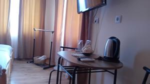a room with a table with a mirror and a bed at Holiday guest house KEMO in Sapareva Banya