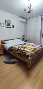 a bedroom with a large bed in a room at Трёхкомнатная квартира на Ленина in Bender +7 photos