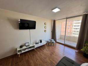 a living room with a flat screen tv on the wall at Mar & Costa Valparaíso in Valparaíso