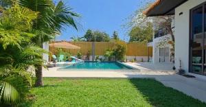 a swimming pool in the backyard of a house at Sharing Pool Villa Sritanu in Ko Phangan