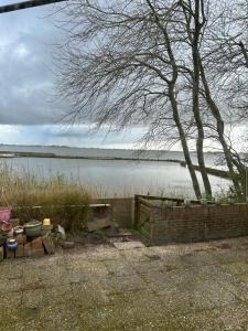 a fence next to a body of water at Amstelmeer Kamer in Westerland