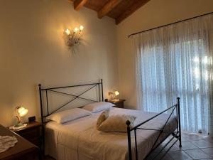 a bedroom with a bed and a window at B&B La Collina degli Ulivi in Zola Predosa