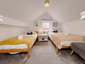 a bedroom with two beds and a window at Stylish Loft in Stockport - Free Parking - 10 min to Manchester - Flat 1 in Stockport