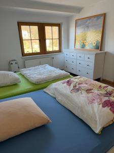 Un pat sau paturi într-o cameră la Elbblick