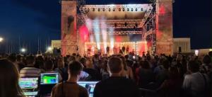 a crowd of people in front of a stage at Au Valras plage in Sérignan +30 photos