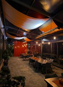 a restaurant with tables and chairs and a tent at NorDar in Garni