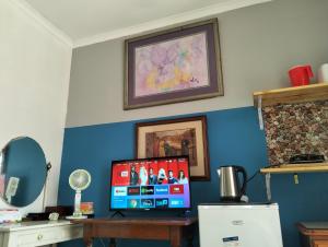 a computer monitor sitting on a desk in a room at The Hidden Corner in Sedgefield +36 photos