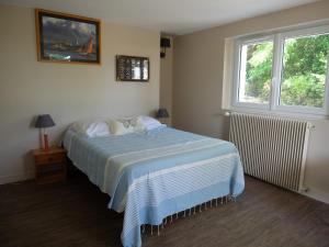 a bedroom with a bed and a window at Renovated villa by the ocean in Barbâtre
